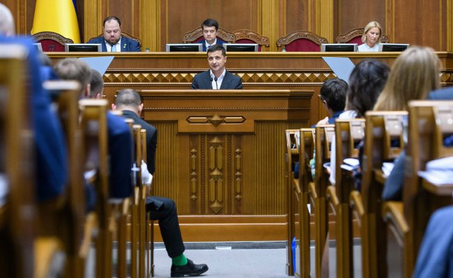 Ультраправые депутаты стали скандировать «Лукашенко» после принятия «антиолигархического» закона в Раде