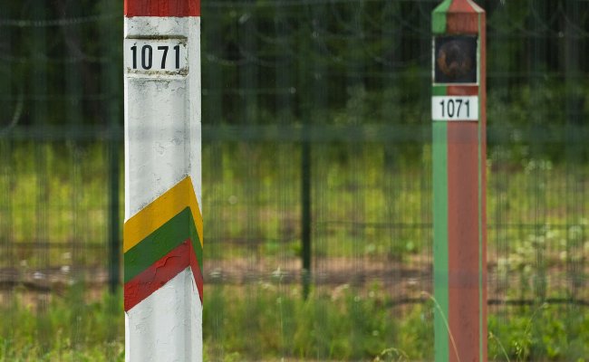 В Литве приступили к возведению забора на границе с Беларусью