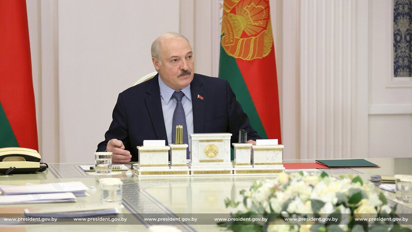 Лукашенко потребовал сдерживать рост цен в Беларуси