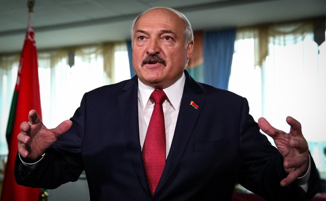 Лукашенко об убитом офицере КГБ: Умирая, с двух выстрелов, Дмитрий расстрелял убийцу
