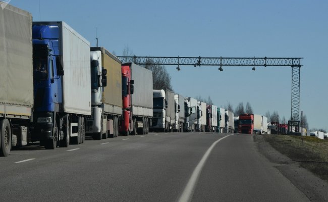 Более 800 фур на границе ожидают выезд из Беларуси в ЕС