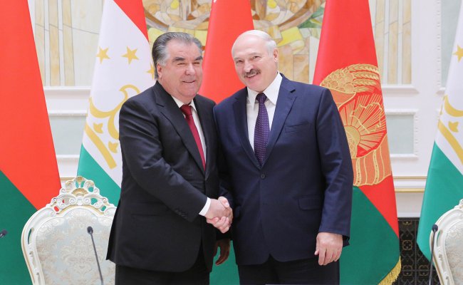 Лукашенко поздравил президента Таджикистана с Днем рождения