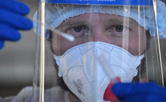 За сутки в Беларуси выявили почти 2000 случаев заражения коронавирусом