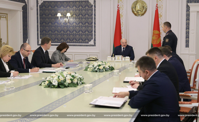 Лукашенко завтра проведет большое совещание по коронавирусу