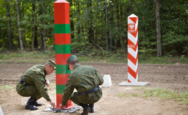 В Польше за сутки пресекли свыше 400 попыток перехода границы нелегалами из Беларуси
