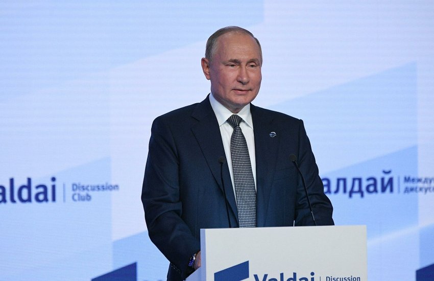 Путин назвал фантасмагорией дискуссию о правах мужчин и женщин на Западе