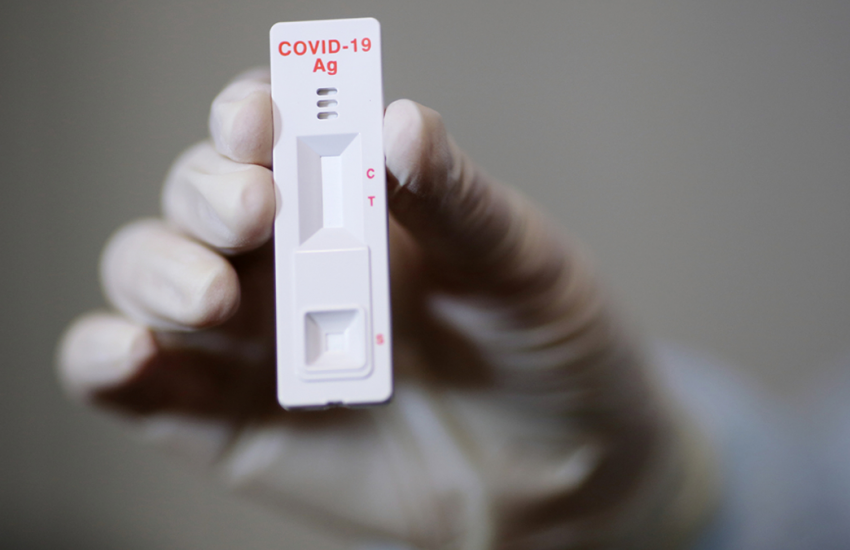 В Беларусь пришел новый штамм COVID-19, которым легче заболеть