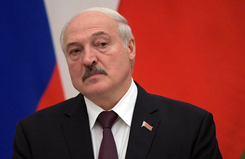 Лукашенко: Беларусь будет жестко реагировать на продвижение танков на западной границе