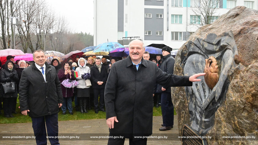 Лукашенко призвал белорусов «не вытирать ноги» о свое советское прошлое