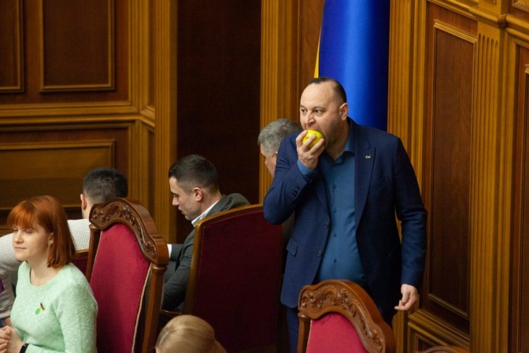 Украинский депутат выругался матом на трибуне Рады