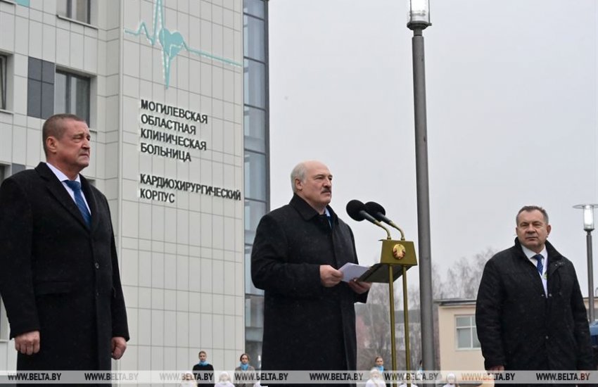 Уровень заболеваемости коронавирусом в Беларуси снижается - Лукашенко