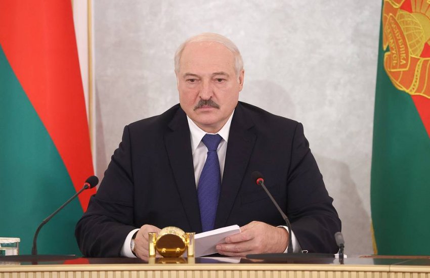 Лукашенко назвал шантажом переброску Варшавой танков на границу с Беларусью