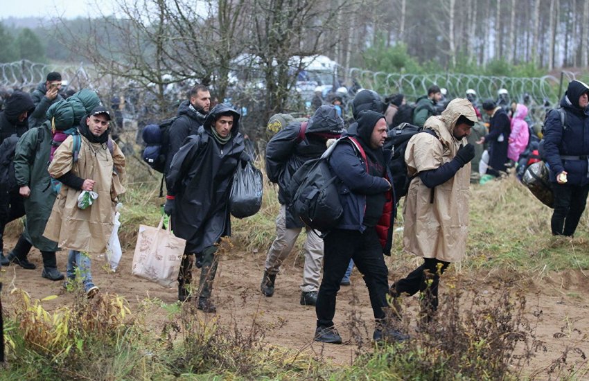 МИД Польши считает «туристами» беженцев на границе с Беларусью