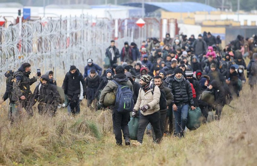 В ГПК рассказали, что около 100 мигрантов прорвались на территорию Польши