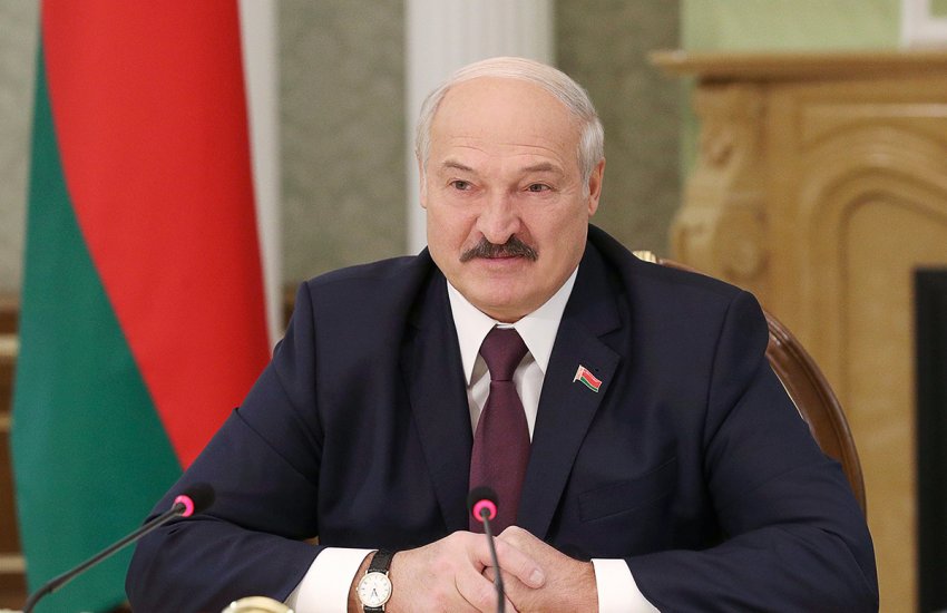 Запад сам уничтожит свою экономику - Лукашенко