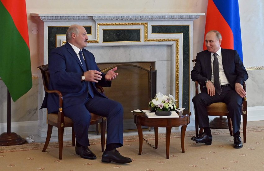 Лукашенко и Путин обсудили ситуацию с мигрантами и учения Украины у границ РФ