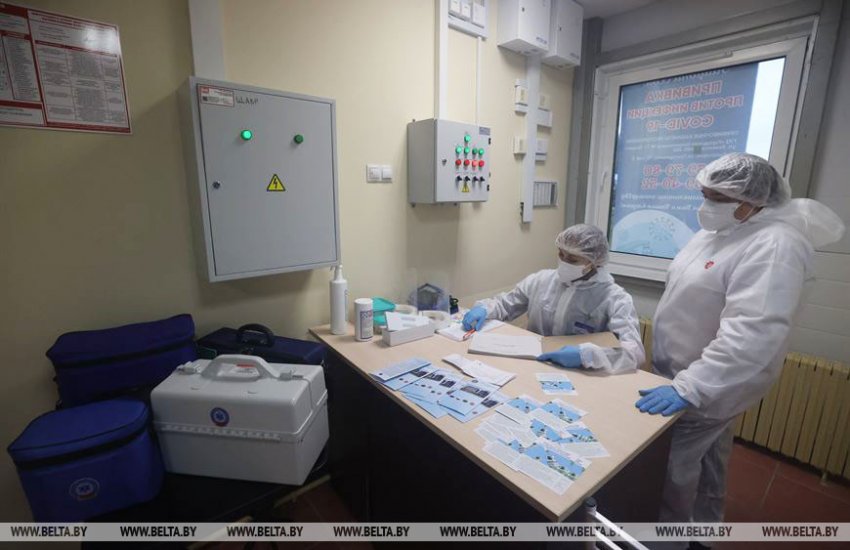 Белорусские медики начнут вакцинировать от  COVID-19 беженцев на границе с Польшей