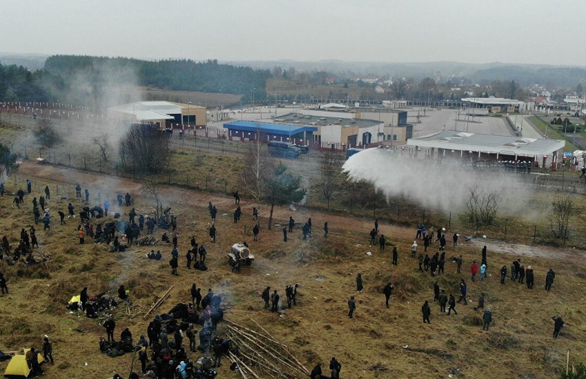 В ООН обеспокоены применением слезоточивого газа против беженцев на границе с Беларусью