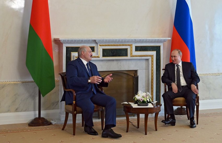 Лукашенко обсудил с Путиным миграционный кризис на белорусско-польской границе