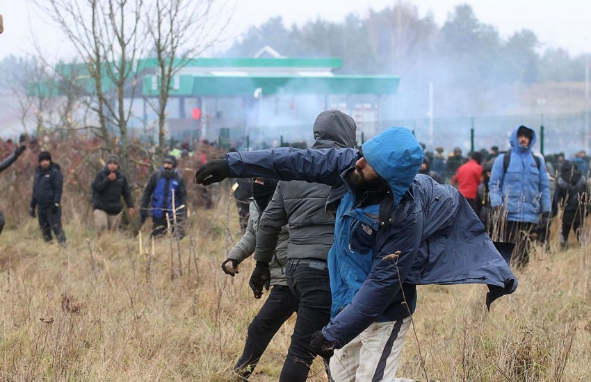 Польские силовики использовали против мигрантов на границе с Беларусью два типа светошумовых гранат