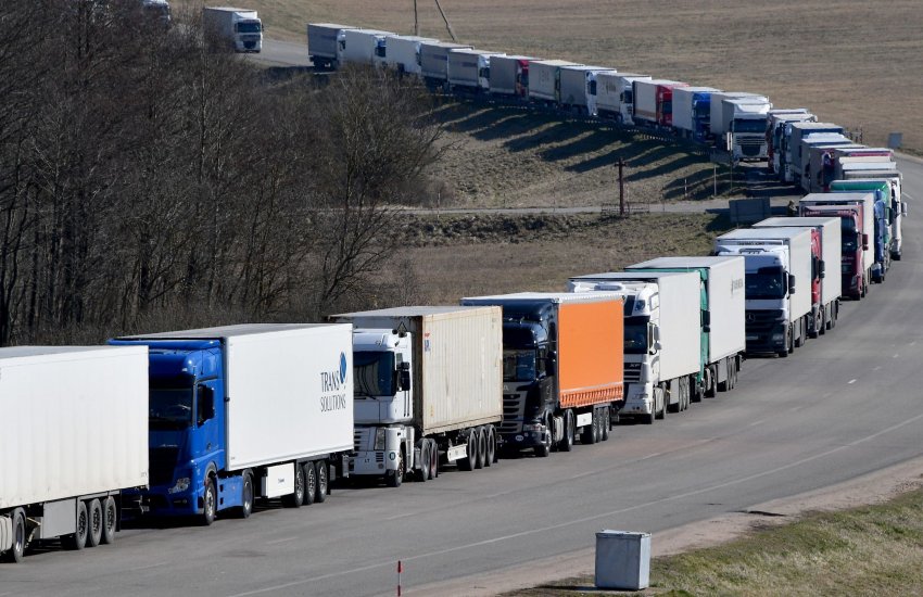 Свыше 3 тысяч фур скопилось в очередях на выезд из Беларуси в страны ЕС