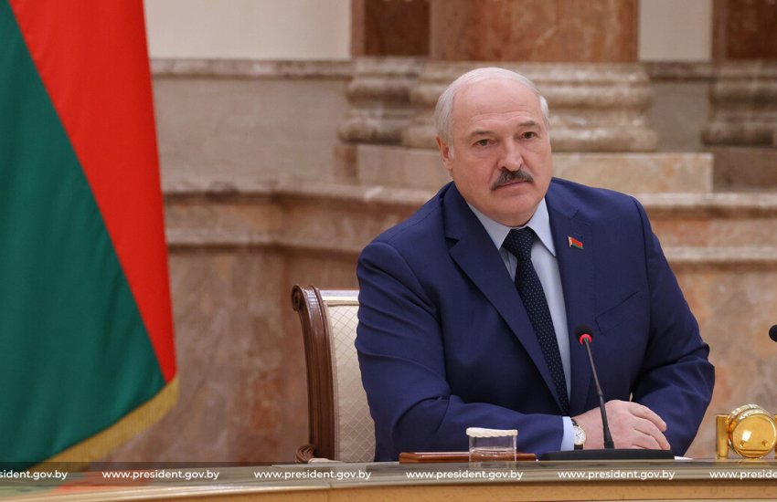 Лукашенко пообещал в ближайшее время вынести проект Конституции на всенародное обсуждение