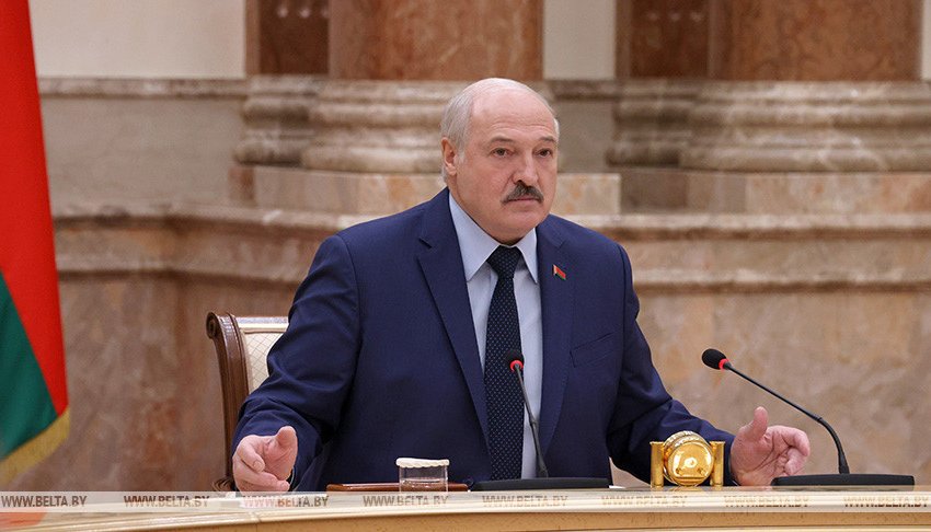 Лукашенко предложил ЕС заплатить за эвакуацию беженцев из Минска