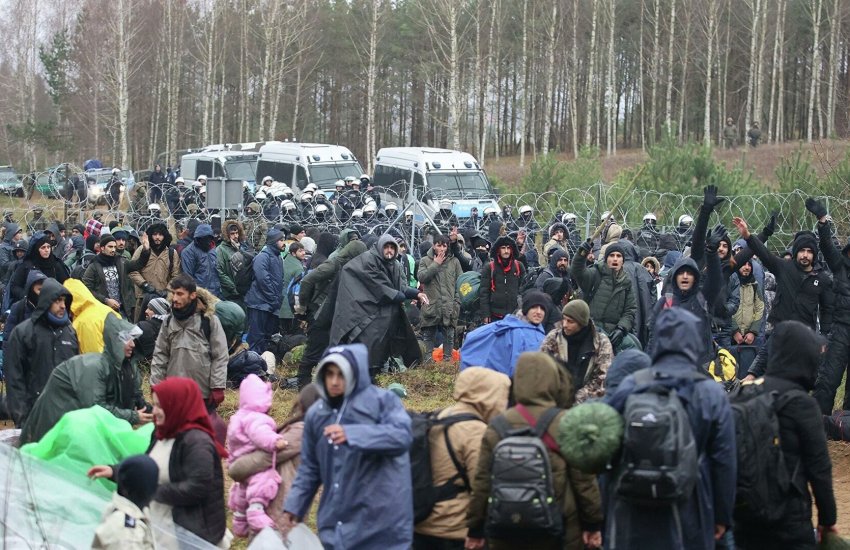 В Польше за сутки зафиксировали более 370 попыток нелегального перехода границы мигрантами