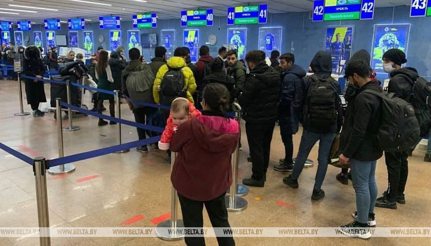 Тысяча мигрантов добровольно возвращаются из Беларуси в Ирак - консул