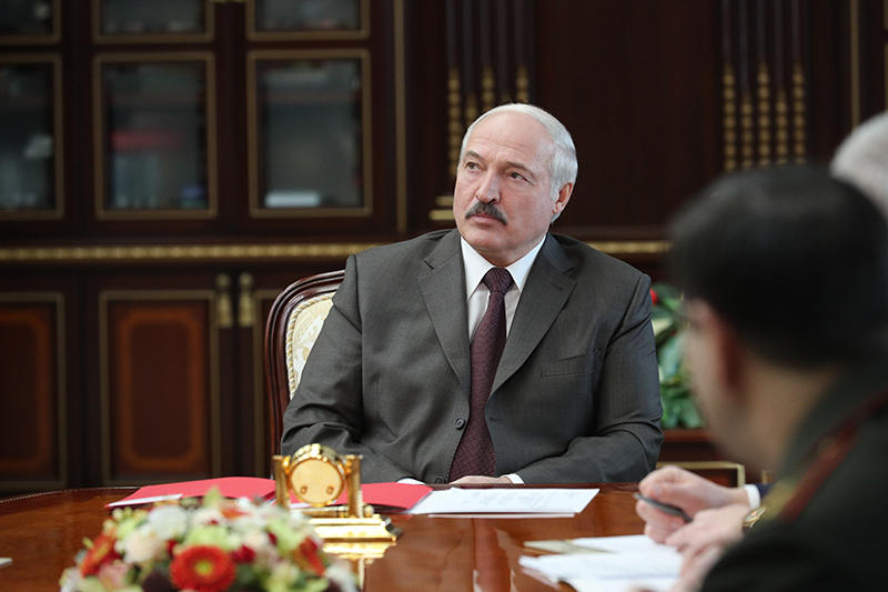 Лукашенко - сотрудникам КГБ: Вы решительно противостоите современным вызовам и угрозам безопасности страны