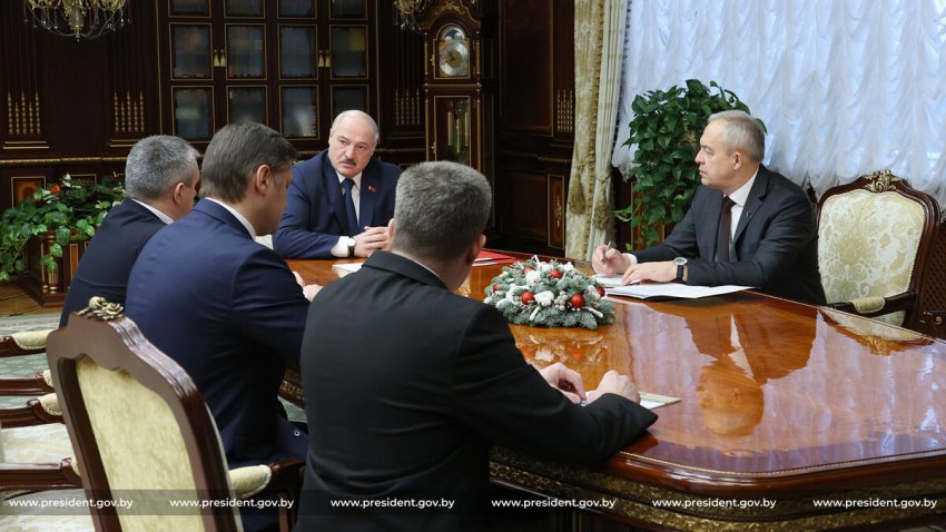 Лукашенко призвал использовать антимонопольные рычаги для «подвешивания» цен