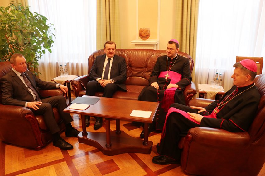 Макей и посол Ватикана обсудили взаимодействие Святого Престола с Беларусью
