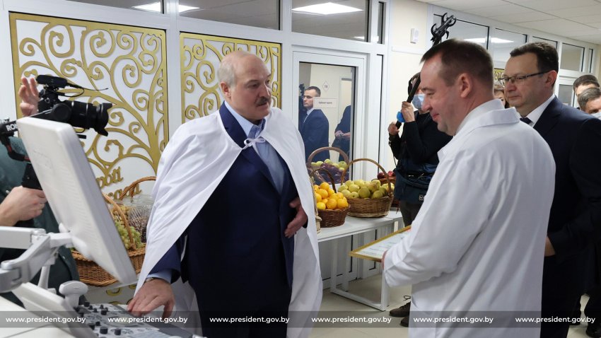 В последний день года Лукашенко провел инспекцию в центре «Мать и дитя»