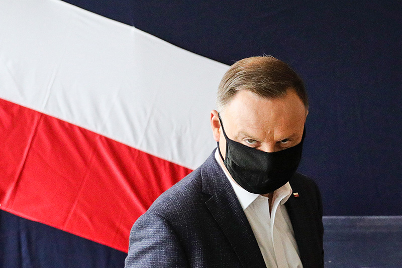 Президент Польши Дуда снова заболел коронавирусом