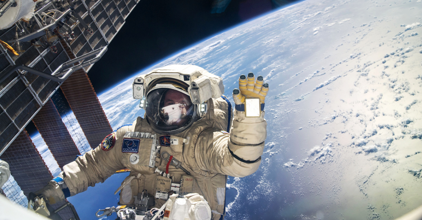 В середине января российские космонавты выйдут в открытый космос