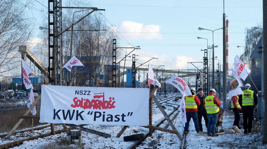 В Польше шахтеры вышли на акцию протеста, блокируя поставки угля на электростанции
