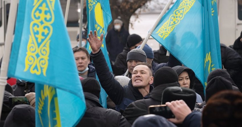 На всей территории Казахстана ввели чрезвычайное положение