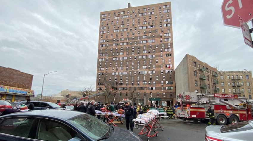 В Нью-Йорке на пожаре в многоэтажном доме погибли 19 человек