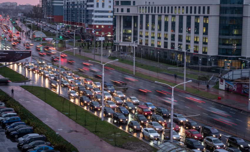 В центре Минска из-за ремонтных работ на Немиге образовались большие пробки