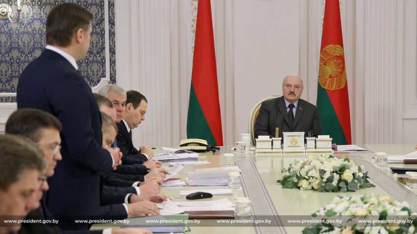 Лукашенко собрал на совещание Совмин, чтобы обсудить систему закупок и финансовую грамотность