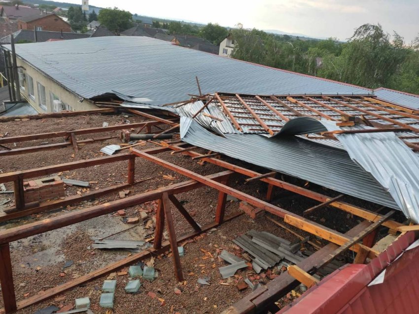 Шквалистый ветер повредил кровли почти 200 домов в Могилевской области