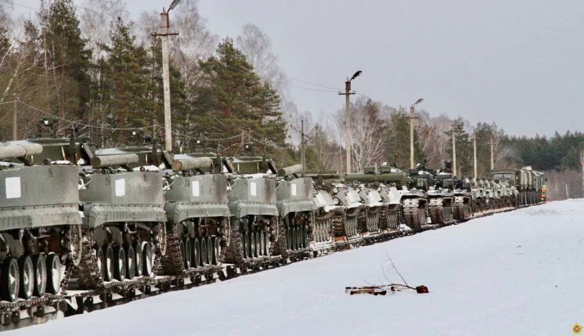 В Беларусь прибыл российский эшелон с военной техникой