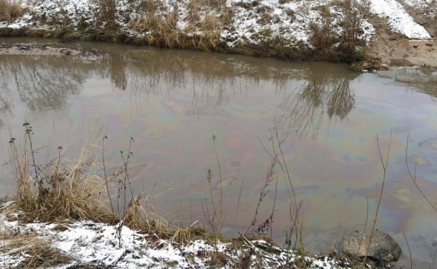 Предприятие Минска оштрафовали за слив в реку нефтяных отходов
