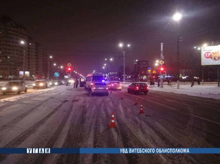 В Витебске столкнулись Mercedes и Lexus: три человека в больнице