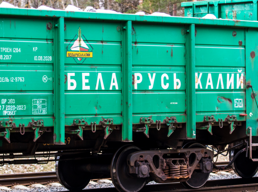 ЛЖД отклонила заявки трех белорусских компаний на перевозку удобрений «Беларуськалия
