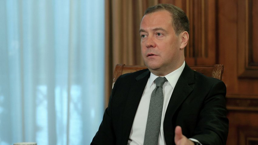 Медведев о единой валюте России и Беларуси: Нельзя забегать вперед, но этим нужно заниматься