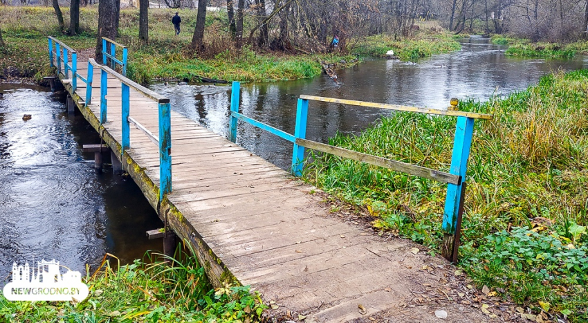 В Гродно закрыли пешеходный мост для обследования