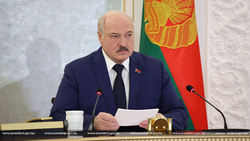 Положения новой Конституции обеспечат развитие Беларуси в условиях угроз - Президент