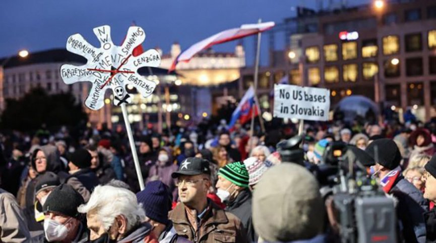Жители Братиславы протестовали против соглашения Словакии о военном сотрудничестве с США