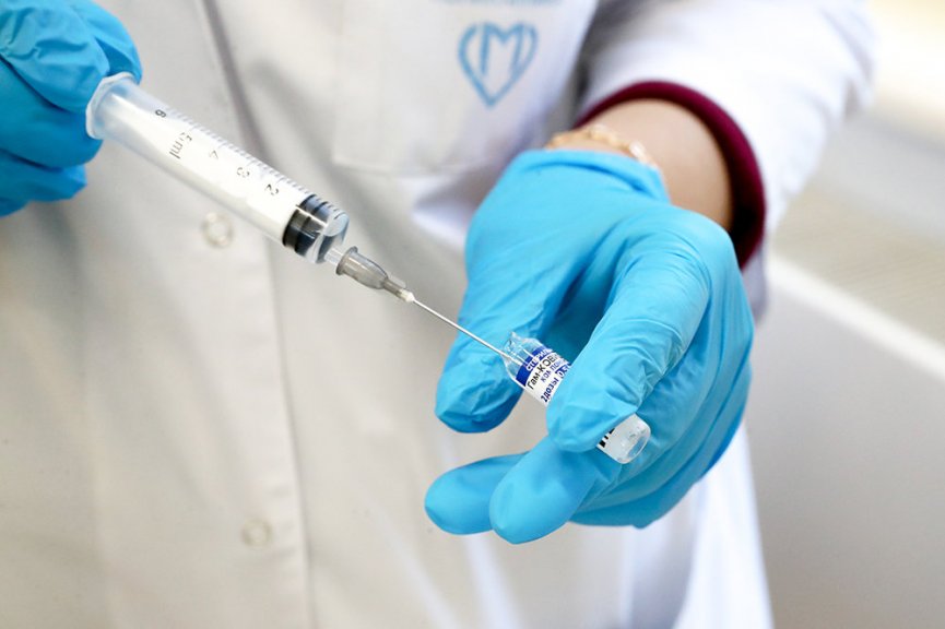 Более 50% жителей Брестской области получили два компонента вакцины от коронавируса